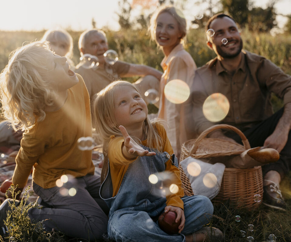 Progetto Noemi sostegno alle famiglie, bambini con genitori