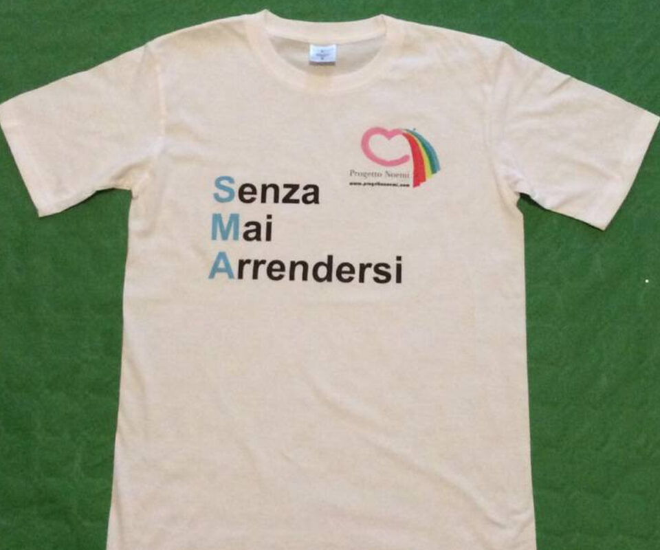 progetto noemi gadgets t-shirt Senza Mai arrendersi